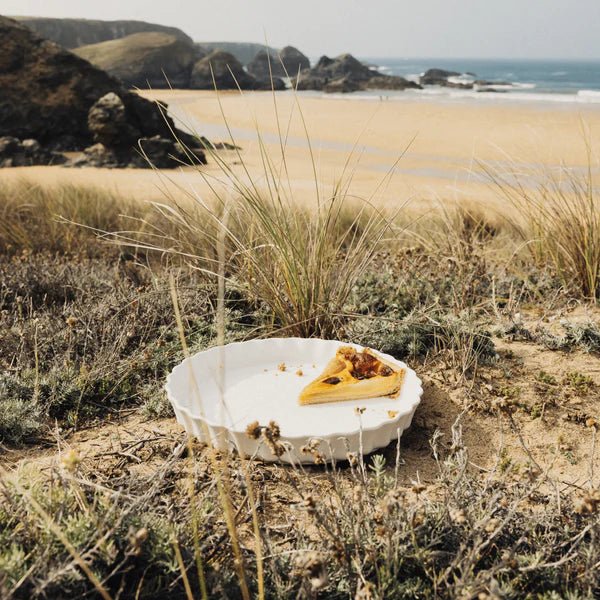 Emile Henry - Madeleine Round Dish, 27cm, 2.2L Home & Kitchen Argile