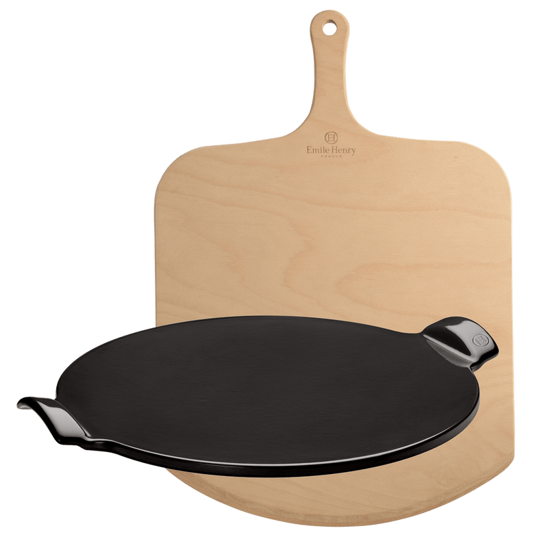 Emile Henry pizza stone and beechwood peel gift set in Fusain