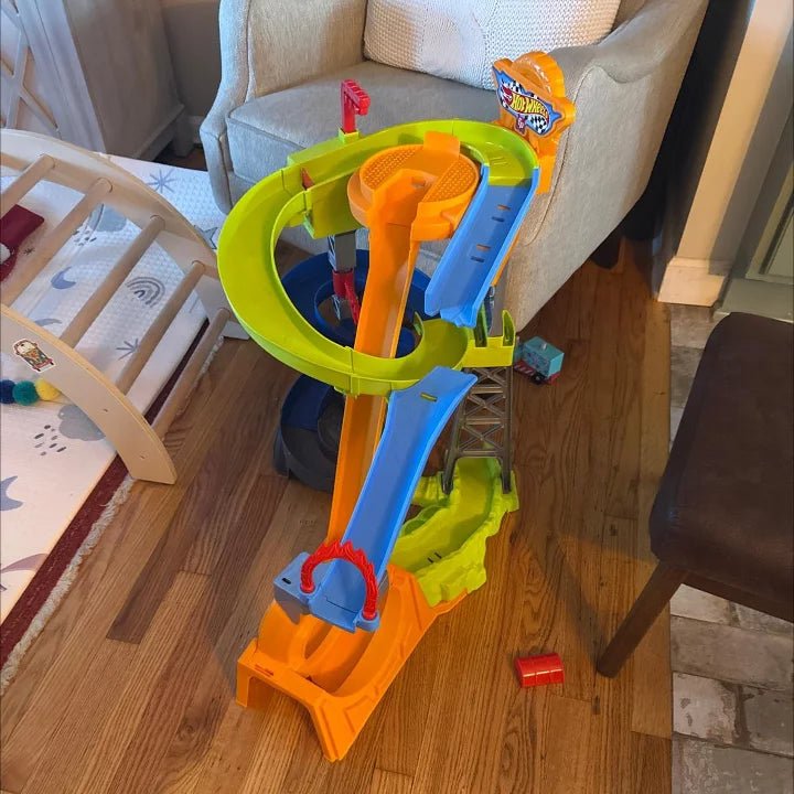 Fisher - Price - LITTLE PEOPLE - HOT WHEELS - WHEELIES SPIRAL SPEEDWAY Toys & Games