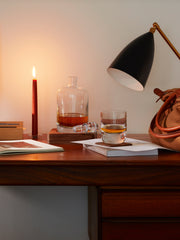 LSA - Whisky Renfrew - Decanter with Walnut Base | 1.1 L - detail or setting view