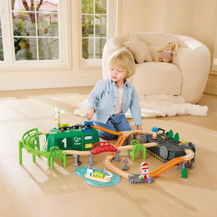 Hape - ECO ENERGY TRAIN BUCKET SET Toys & Games