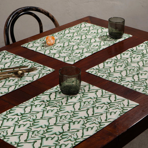Heirloom - Hedge Block Print Placemats Set of 4 Home & Kitchen