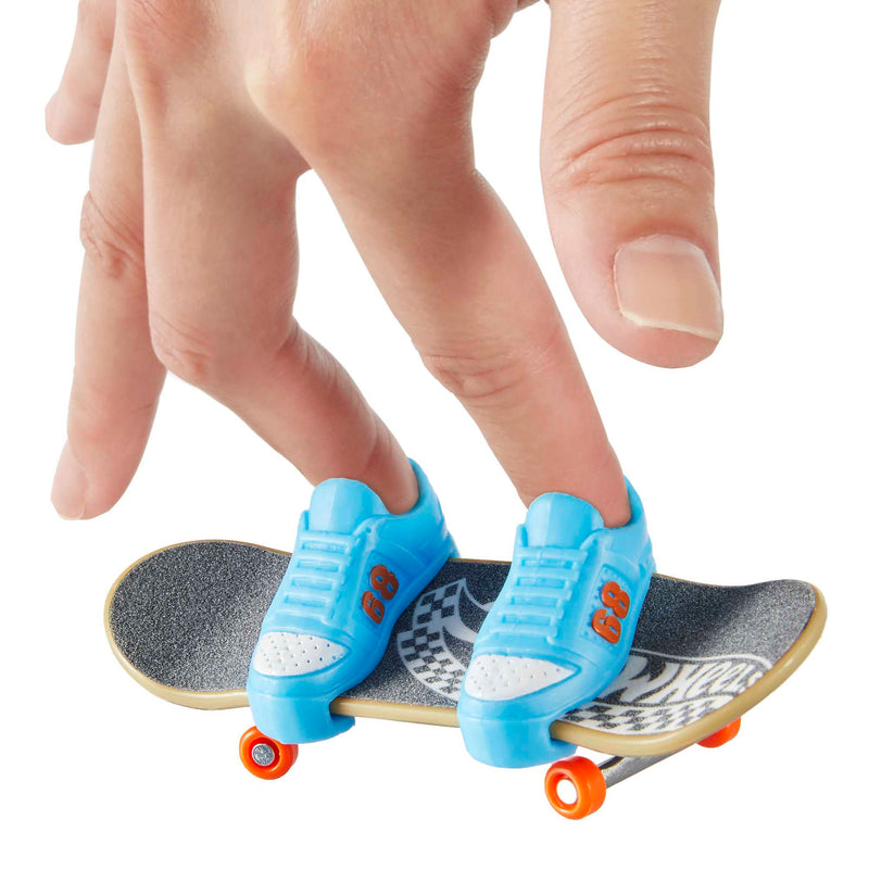 Hot Wheels - Skate Fingerboard & Removable Skate Shoes - Product detail or play view 3