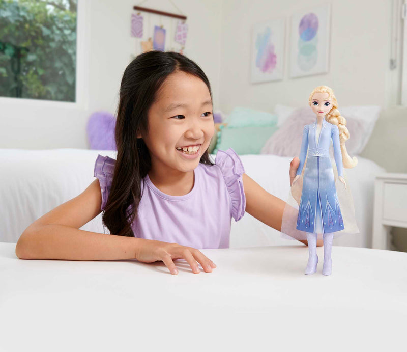 Disney Frozen - Fashion Doll - Elsa - Travel Outfit - Product detail or play view 2
