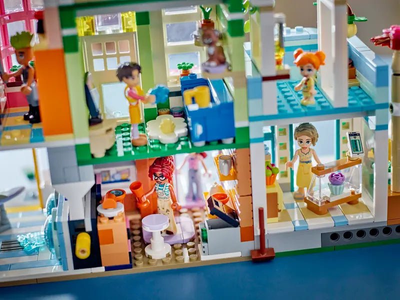 LEGO - 42670 - Friends - Heartlake City Apartments and Stores - 2040 Pc Toys & Games