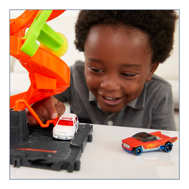 Hot Wheels - City Mega Tower Car Wash Playset - Product detail or play view 2