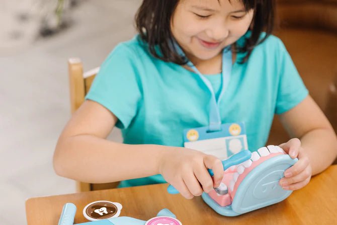 Melissa & Doug - Super Smile Dentist Play Set Toys & Games