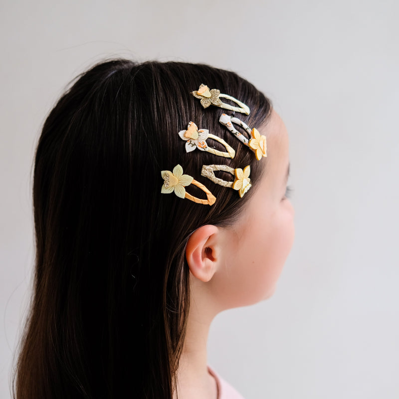 Mimi & Lula Daffodil Mini Clic Clacs Hair Clips (5-Pack) - detail or styling view; other accessories shown are not included