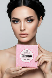 Model wearing Misencil BLOOM matte black lash fans