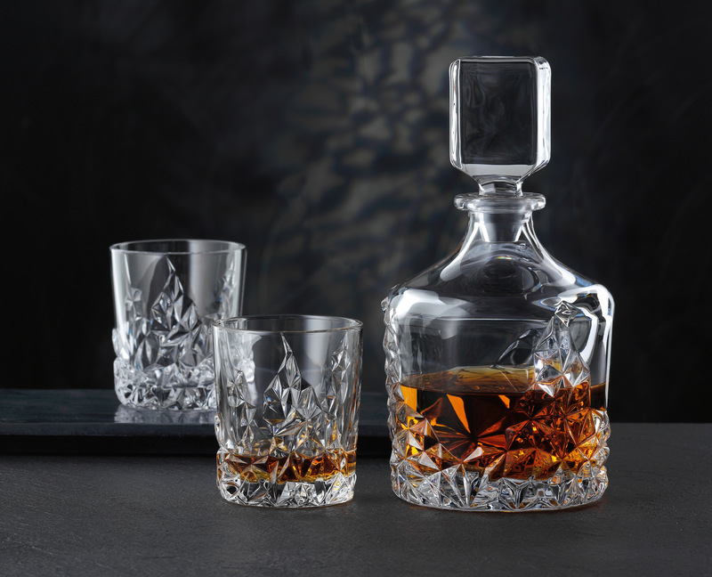Nachtmann - Sculpture - Whisky Decanter Set (3-Piece Set) - in use