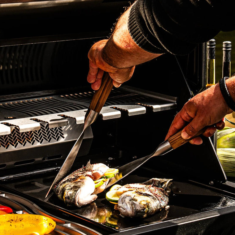 STYLE DE VIE - AUTHENTIC - FORGED - Forged BBQ Plancha Spatula, 2mm thick, Olive Wood, SS Home & Kitchen