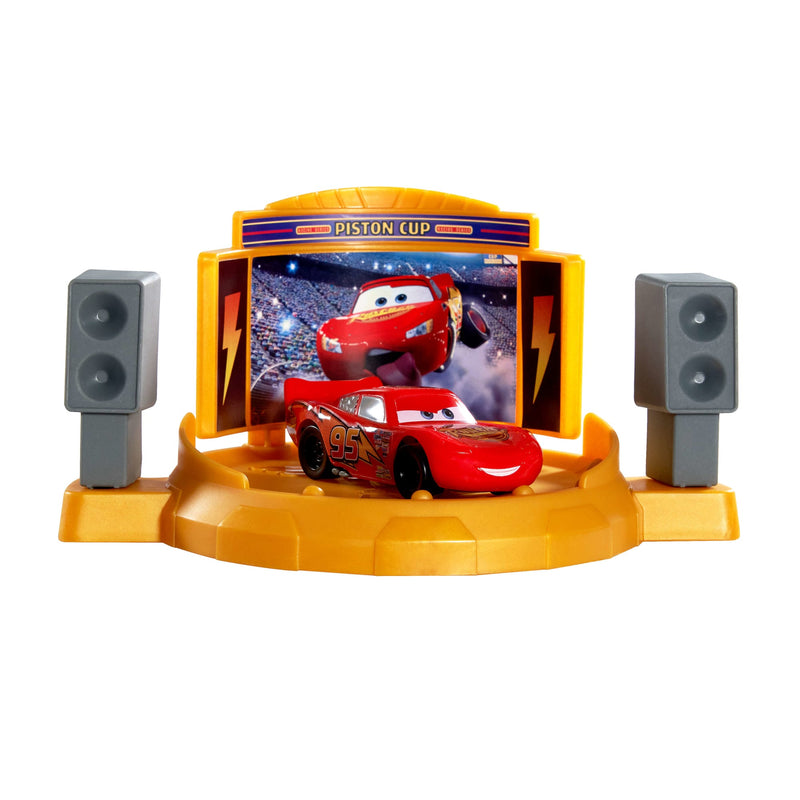 Disney and Pixar Cars - Piston Cup Jump & Stunt Runway Playset - Product detail or play view 4