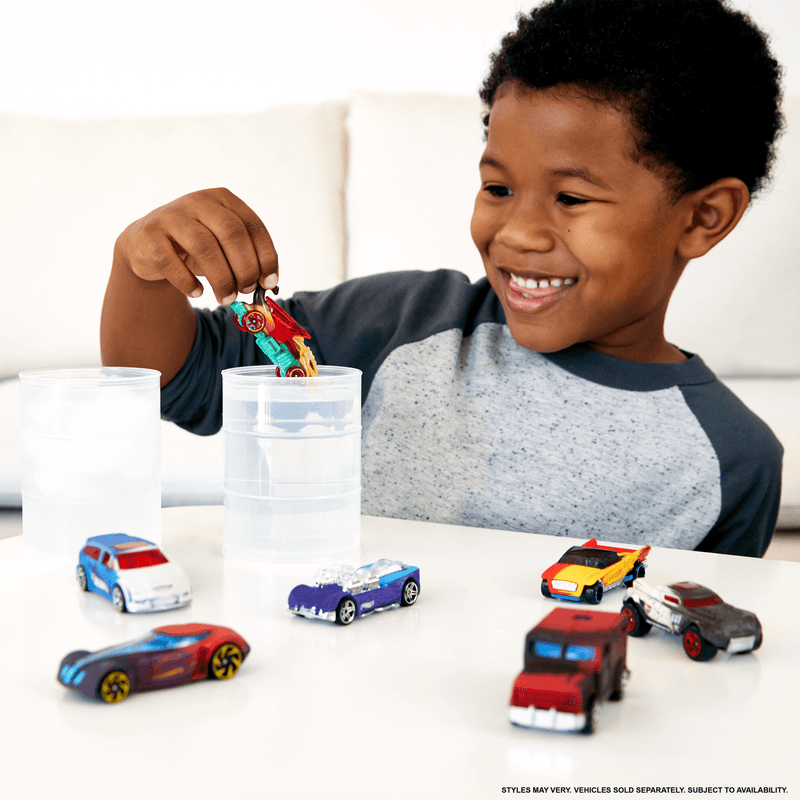 Hot Wheels - Color Shifters Vehicle (Single Random Pick) | 1:64 Scale - Product detail or play view 2